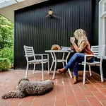 Very Cool Mid Century, Pet Friendly Urban Oasis