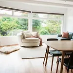 Very Cool Mid Century, Pet Friendly Urban Oasis