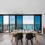 2Br Penthouse With Bay Views By Short & Long Stays