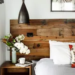 Timber Door Luxury Accommodation Geelong