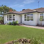 Scenic Serenity Large Family Home In Geelong