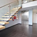 Terminus Apartment I Steps From Geelongs Buzz