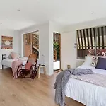 Scenic Serenity Large Family Home In Geelong