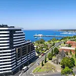 Modern Apartment With Water View In Geelong