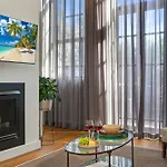 Heritage Luxury Apartment-Footy & Cbd