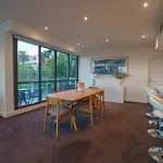 Luxury Apartment Overlooking Geelong Marina