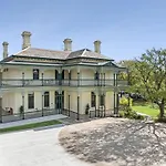 Myers Manor I Geelong Cbd