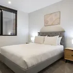 Oceanfront 2-Bed With Balcony & Study Nook