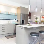 Stylish Retreat Steps From Geelong Waterfront, With Parking, Wi-Fi, Ac