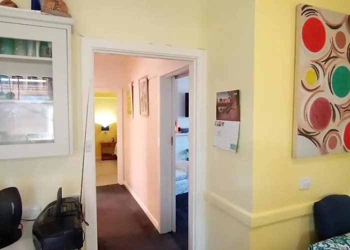 East Geelong - 2 Bedrooms - Mimosa Cottage