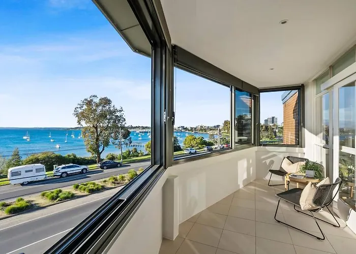 Iconic Mid-Century Modern, Waterfront Apartment