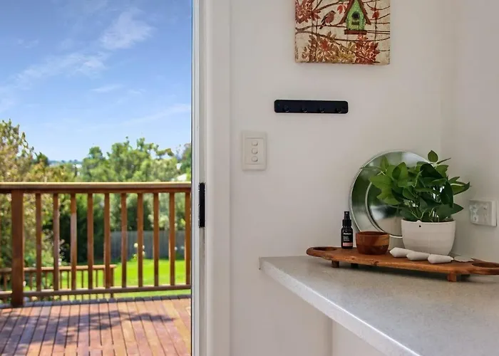 Scenic Serenity Large Family Home In Geelong