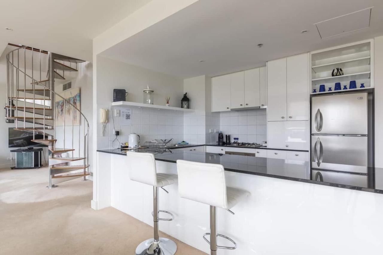 Waterfront Penthouse Apartment *