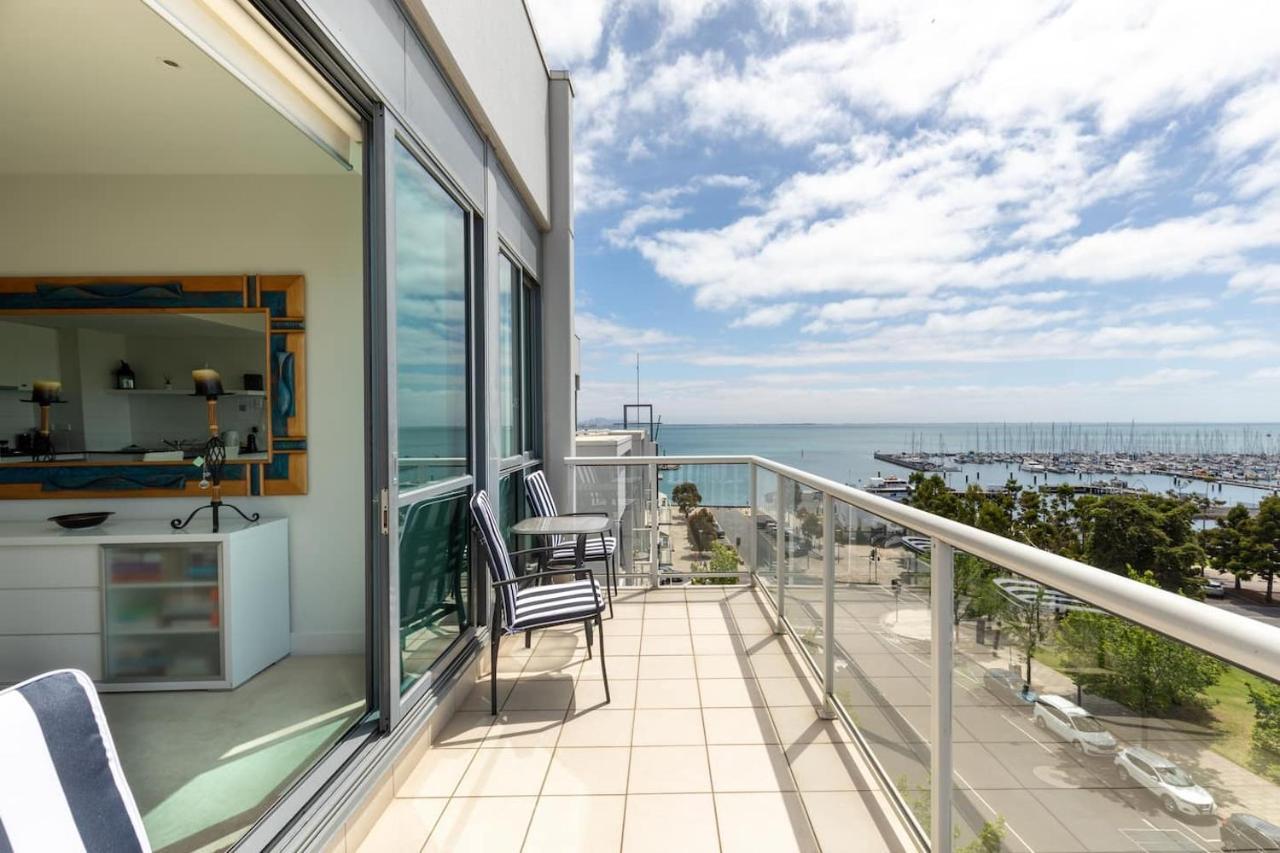 Waterfront Penthouse Apartment *