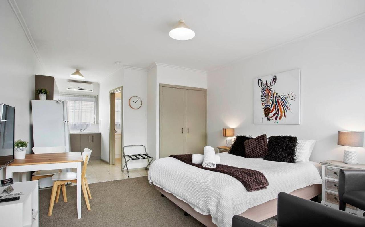 Serviced By Short & Long Apartment