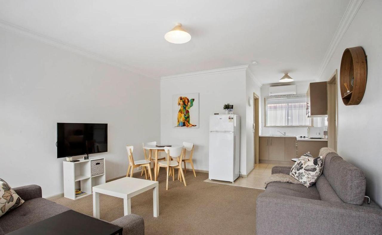 Serviced By Short & Long Apartment