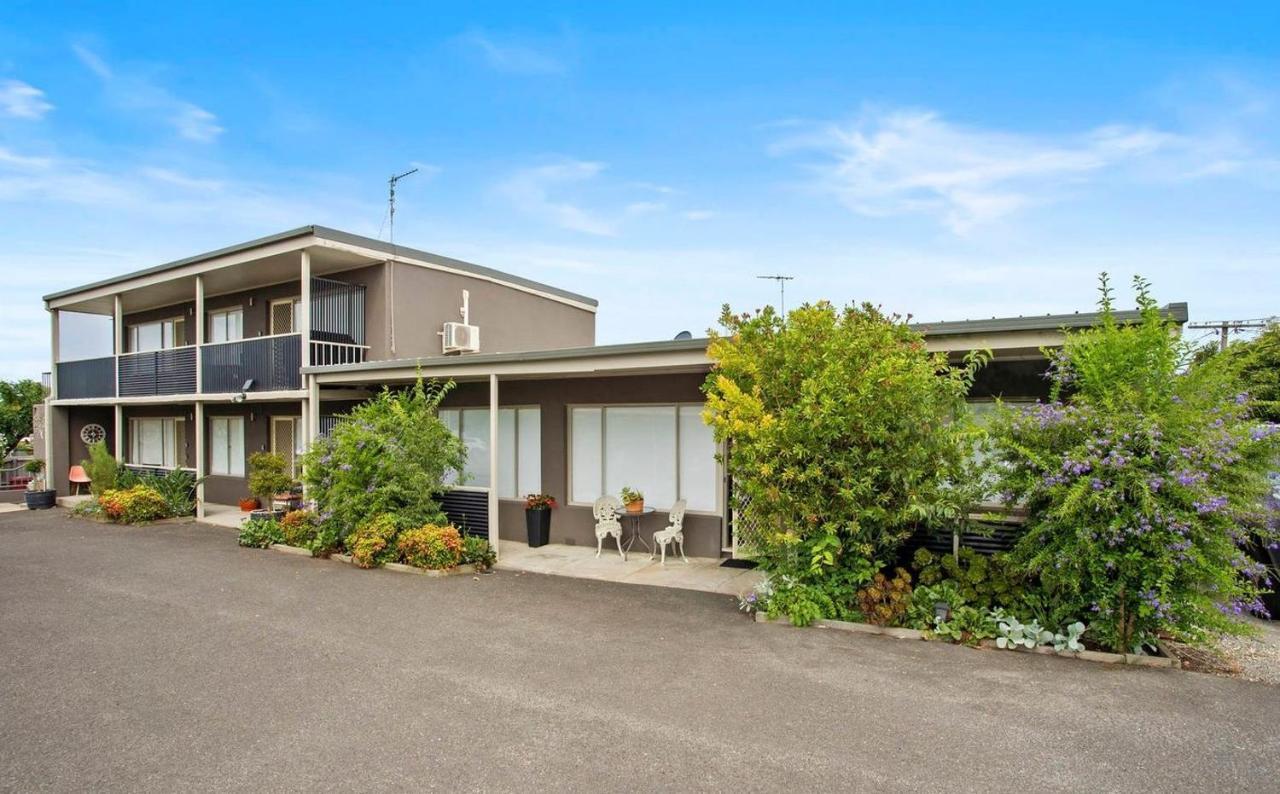 Apartment Serviced By Short & Long *
