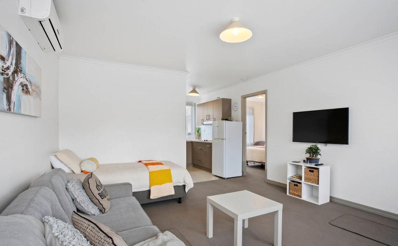 Apartment Serviced By Short & Long *