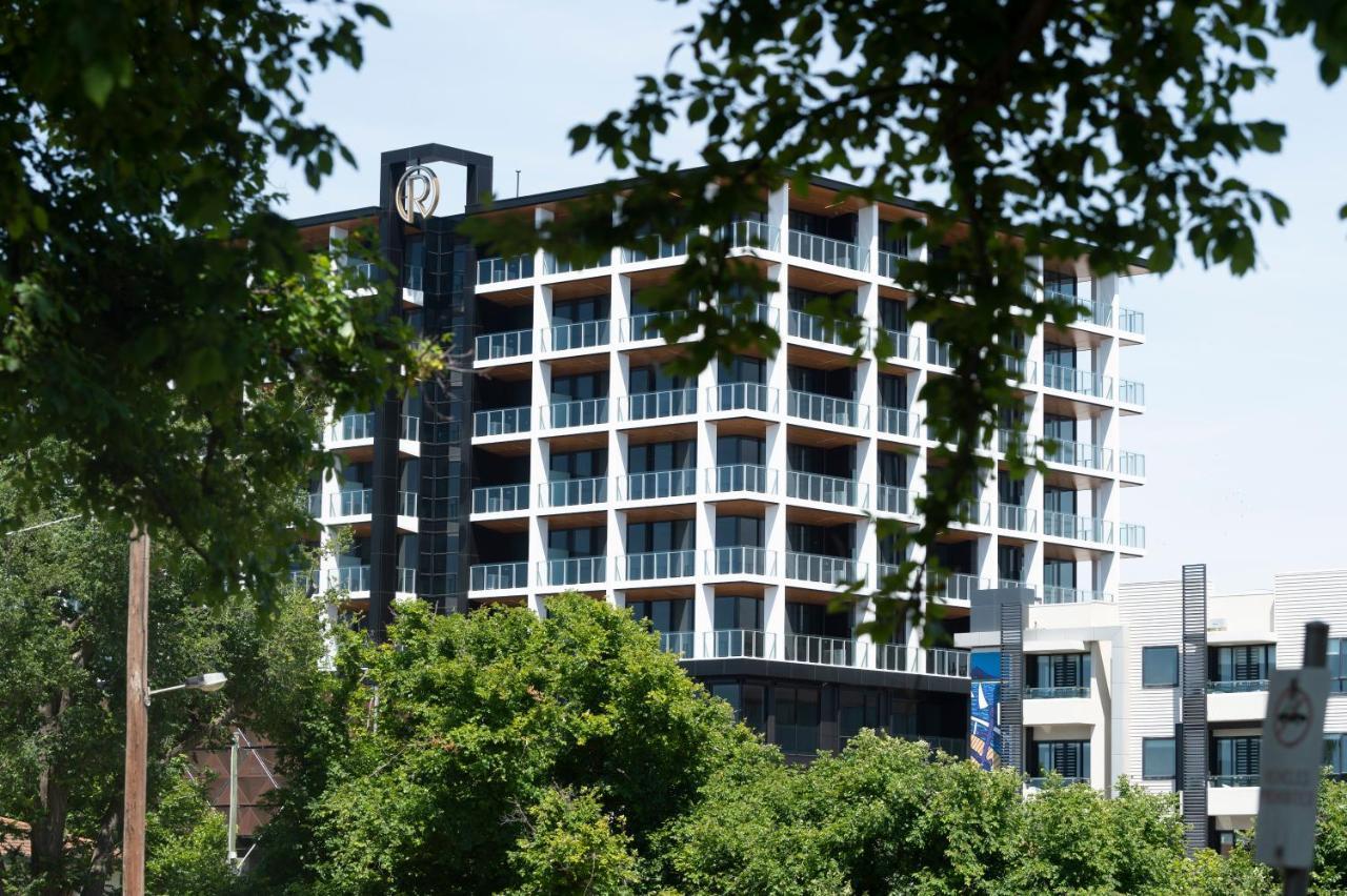 Oaks R Aparthotel