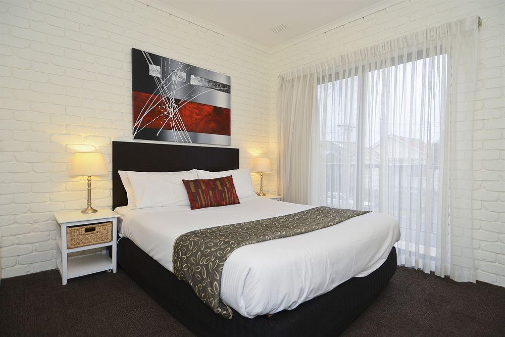 Western Motor & Serviced 4* Geelong