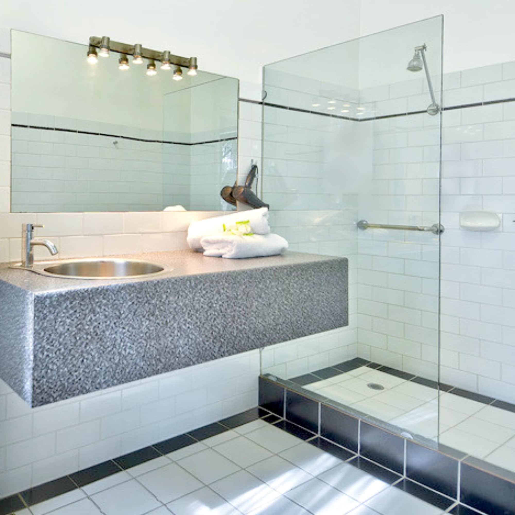Western Motor & Serviced Motel 4*