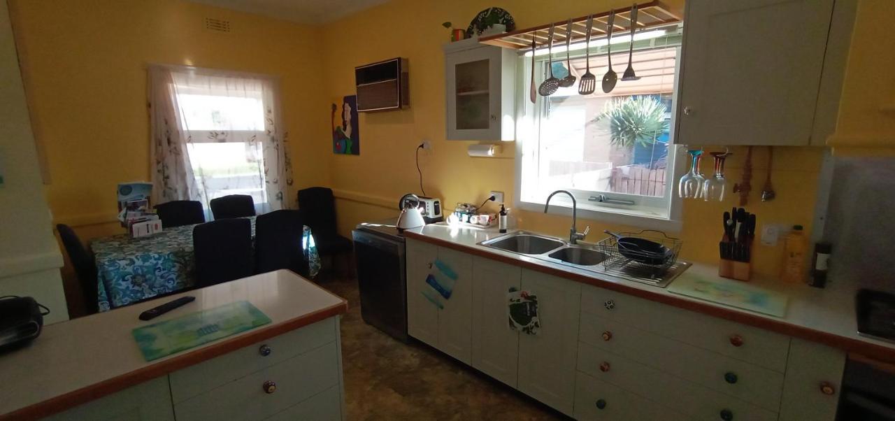 East - 2 Bedrooms - Mimosa Holiday home Geelong