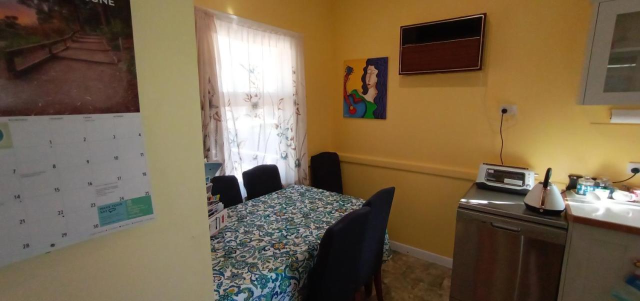 Holiday home East - 2 Bedrooms - Mimosa Geelong