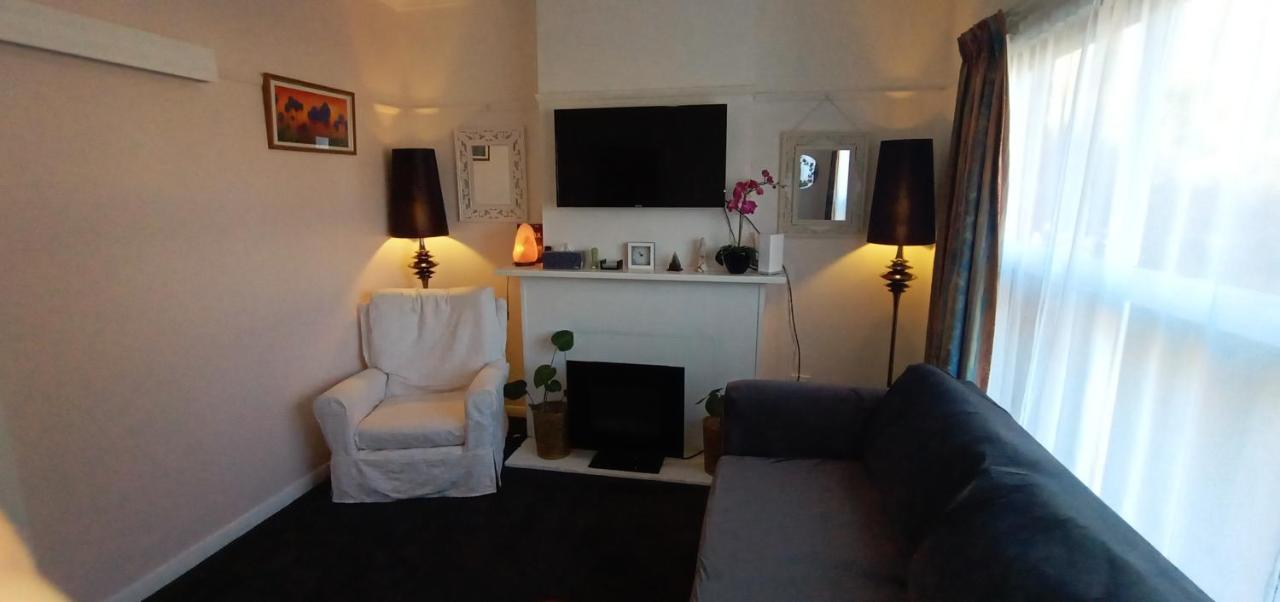 Holiday home East - 2 Bedrooms - Mimosa Geelong