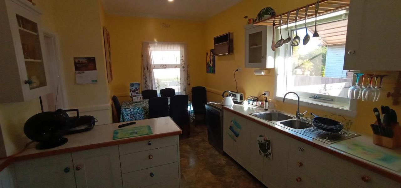 Holiday home East - 2 Bedrooms - Mimosa Geelong