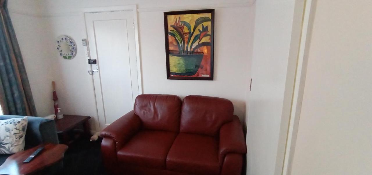 Holiday home East - 2 Bedrooms - Mimosa Geelong