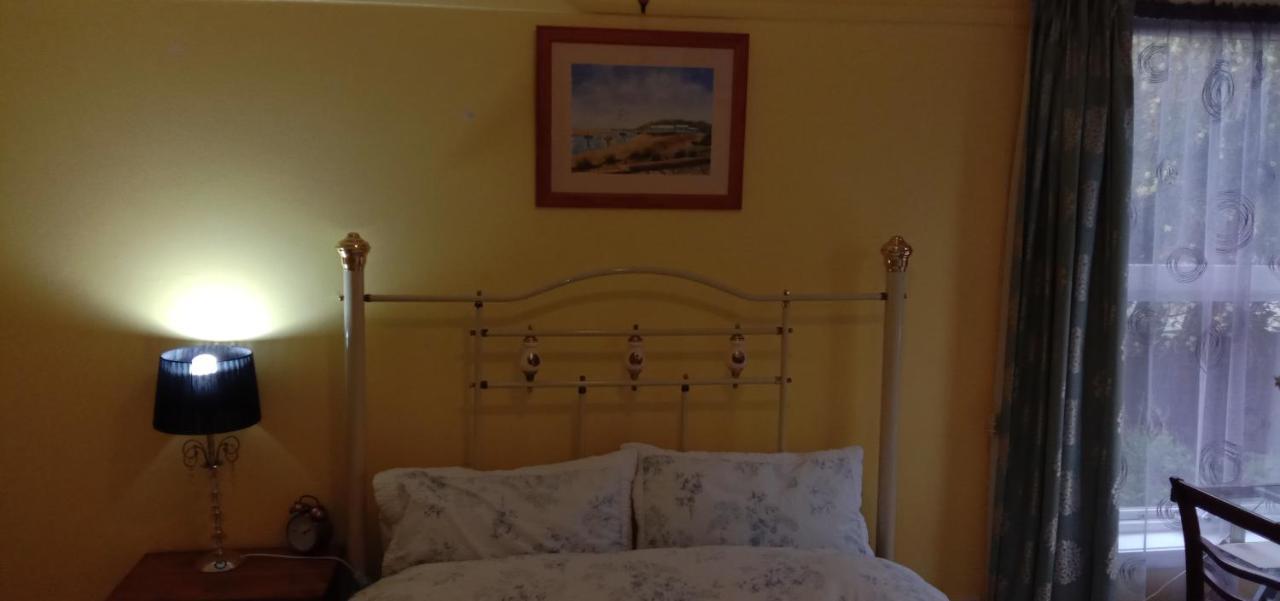 East - 2 Bedrooms - Mimosa * Geelong