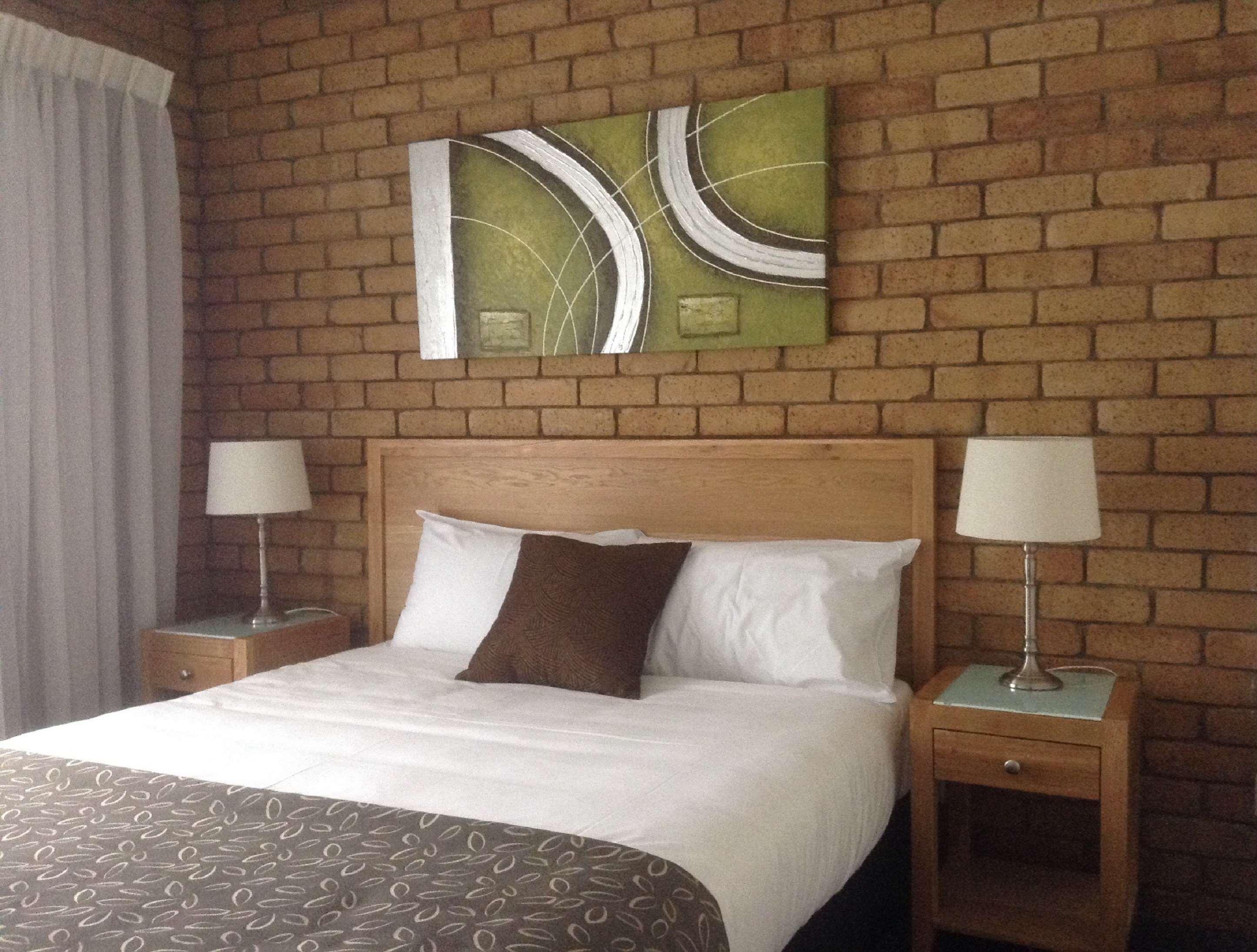 Western Motor & Serviced 4* Geelong