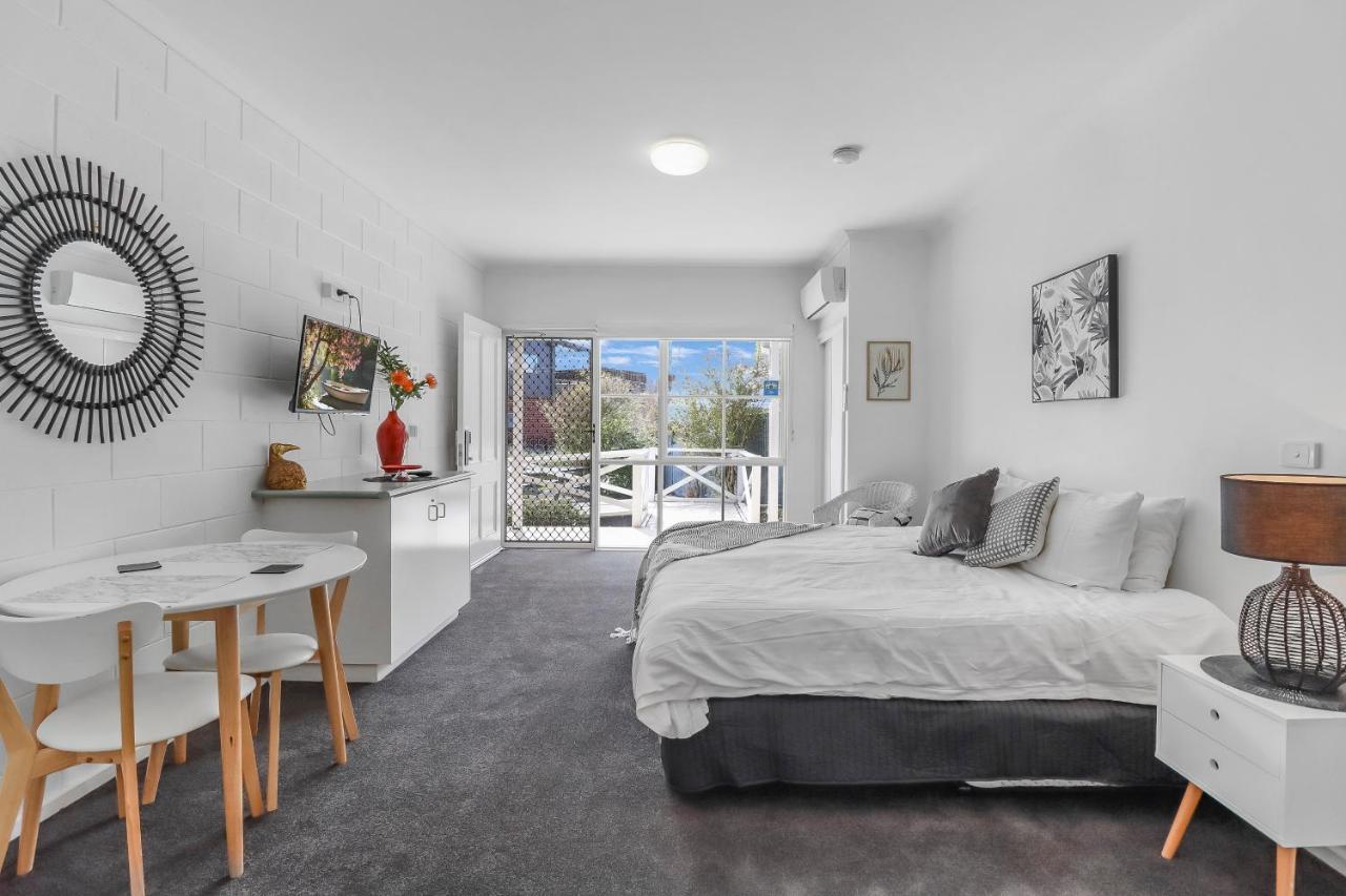 Cbd Apartment *