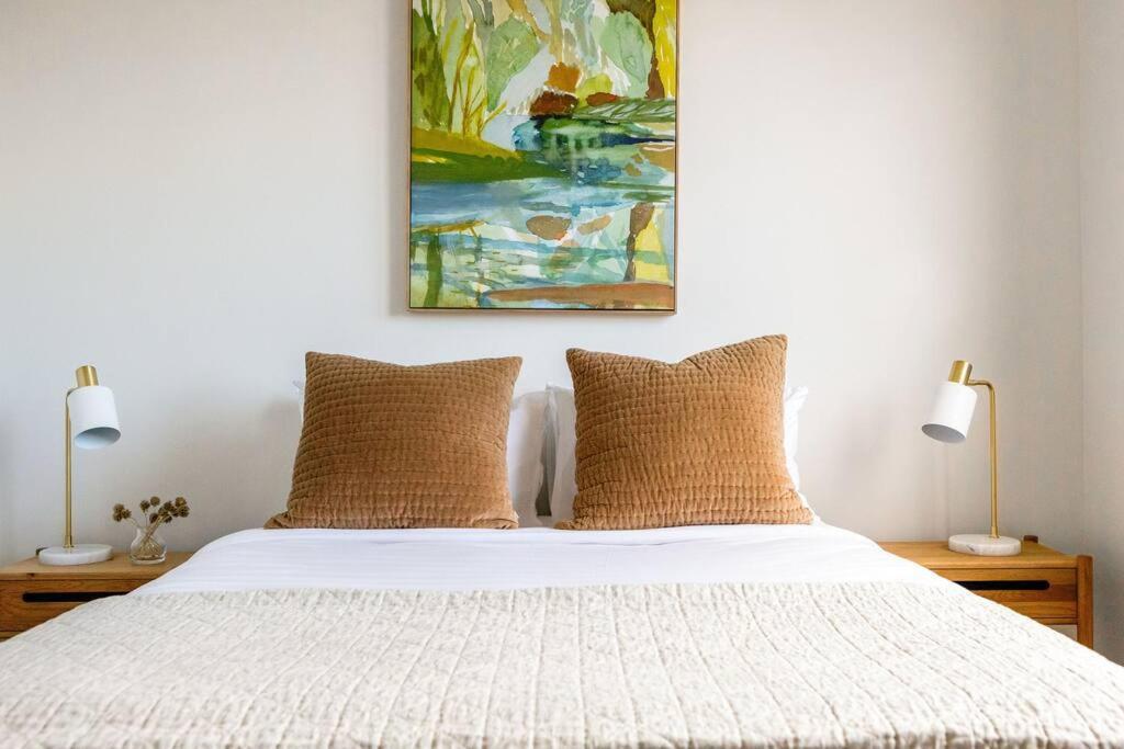 Iconic Mid-century Modern, Waterfront Apartment Geelong