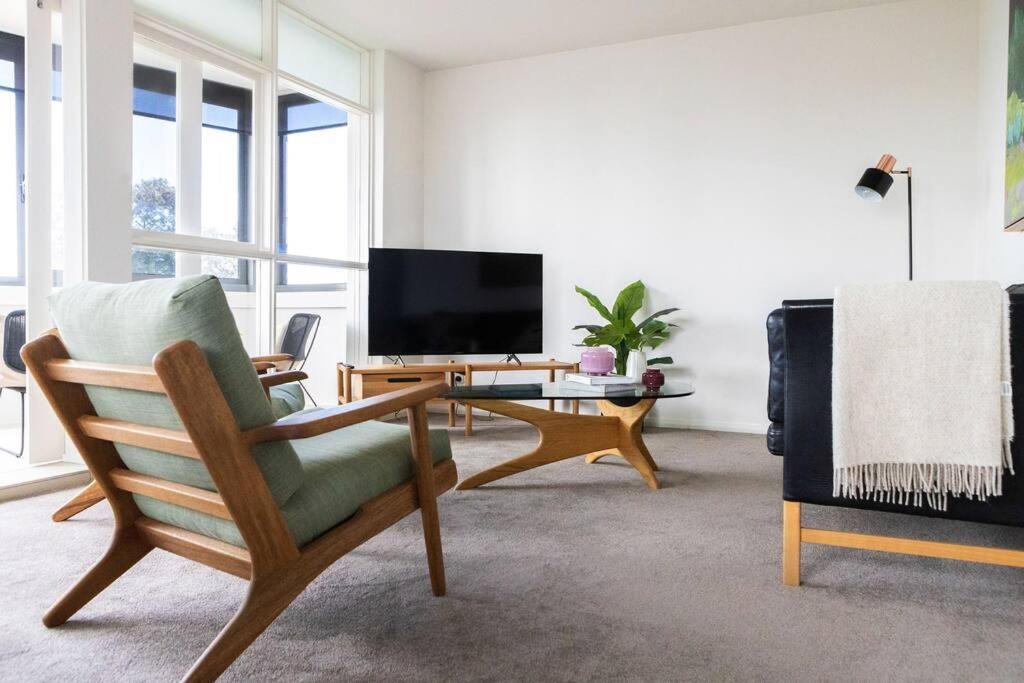 Iconic Mid-century Modern, Waterfront Geelong