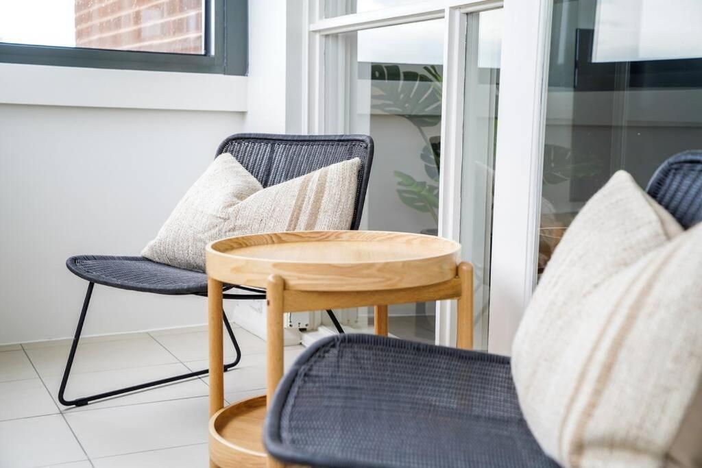 Iconic Mid-century Modern, Waterfront Apartment *