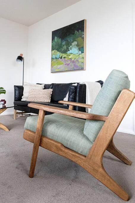 Apartment Iconic Mid-century Modern, Waterfront Geelong