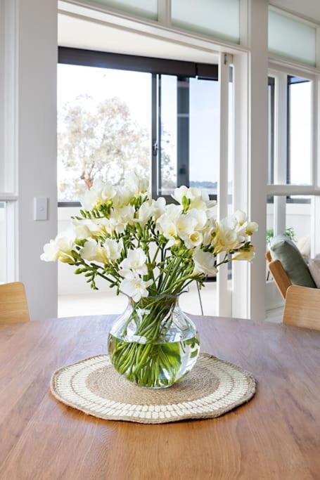 Iconic Mid-century Modern, Waterfront Apartment Geelong
