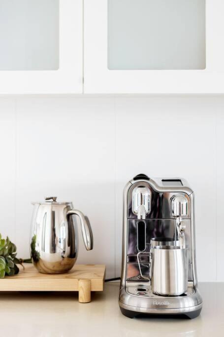 Apartment Iconic Mid-century Modern, Waterfront Geelong