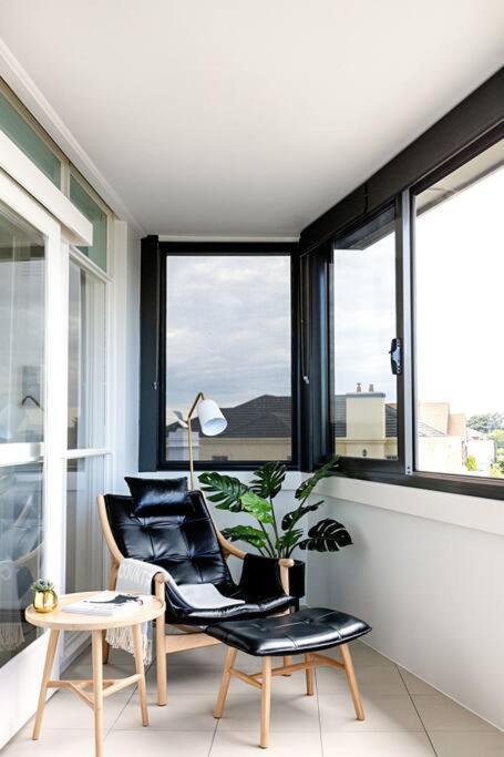 Iconic Mid-century Modern, Waterfront Apartment