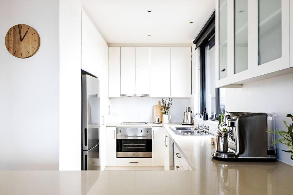 Iconic Mid-century Modern, Waterfront Apartment *