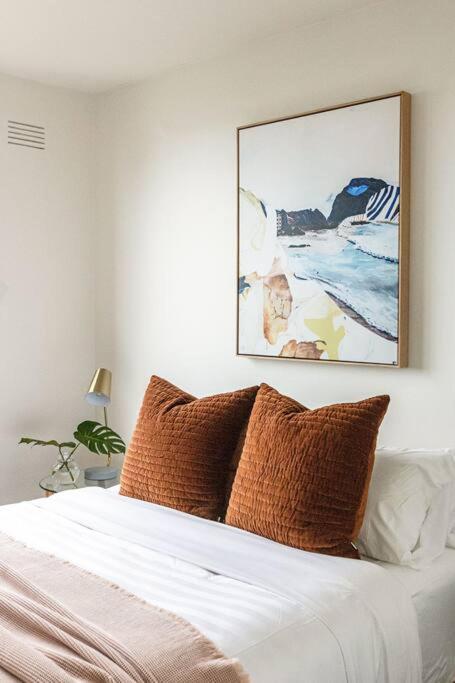 Iconic Mid-century Modern, Waterfront Apartment Geelong