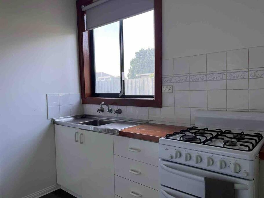 Cheerful 2 Bedroom House With A Beautiful Veranda Holiday home *
