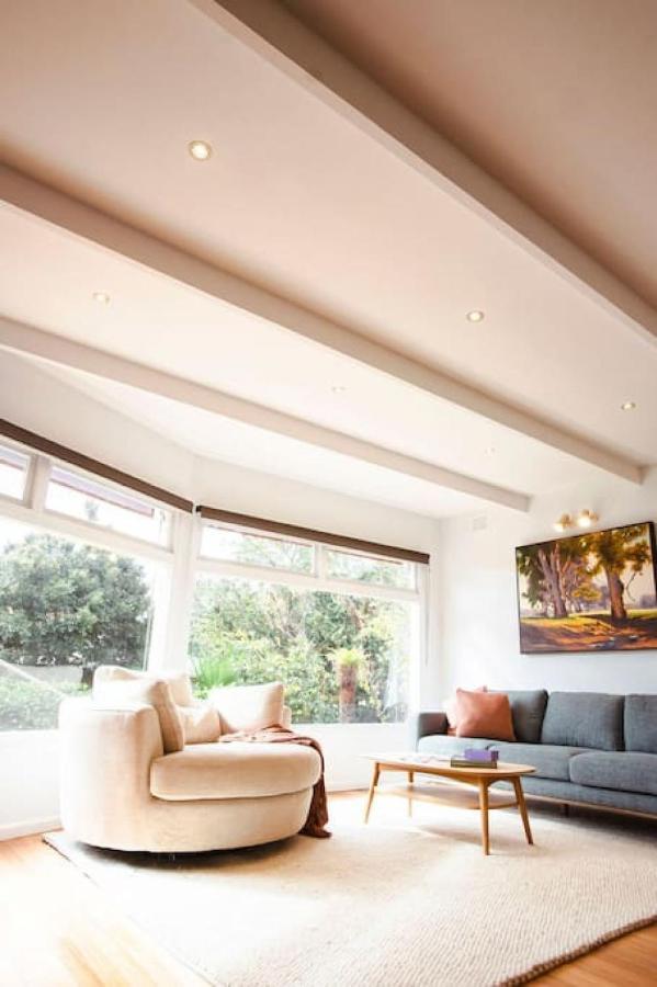 Very Cool Mid Century, Pet Friendly Urban Oasis *
