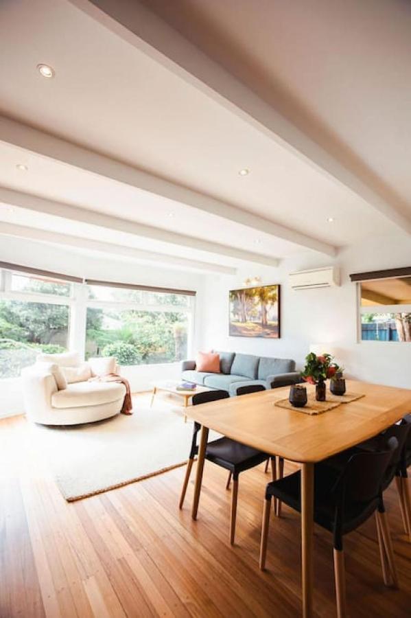 Very Cool Mid Century, Pet Friendly Urban Oasis Holiday home *