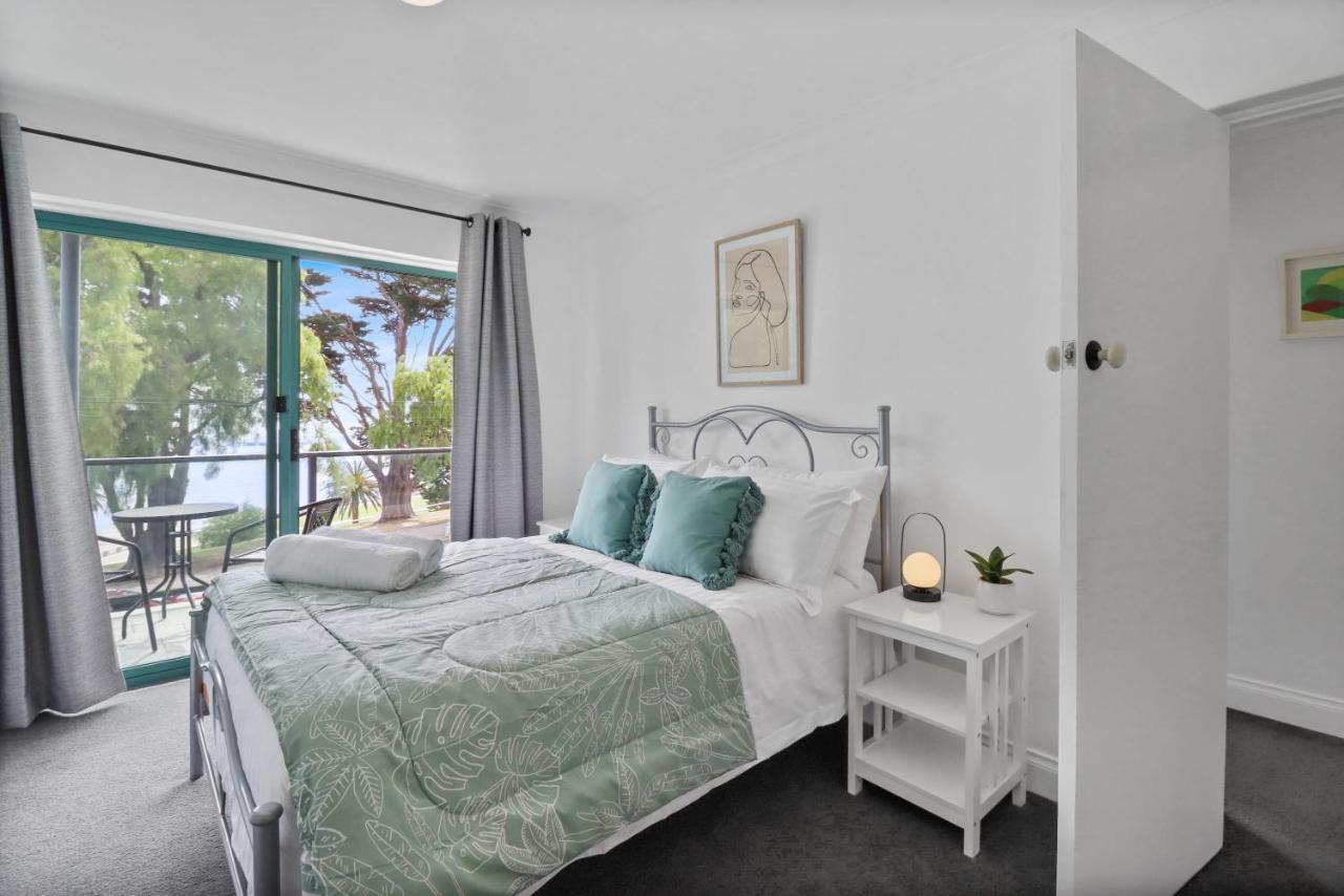 Apartment Waterfront Recharge I Location *