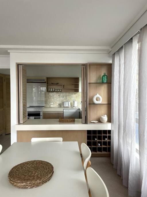 Waterfront Sub-penthouse With View *