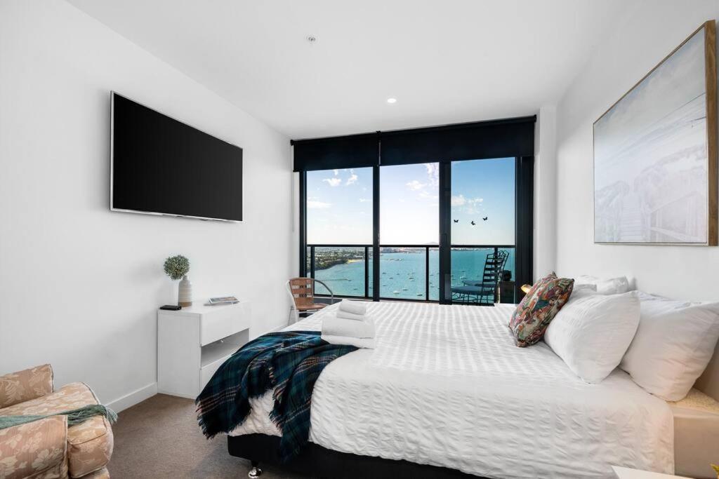 Apartment 2br Penthouse With Bay Views By Short & Long Geelong
