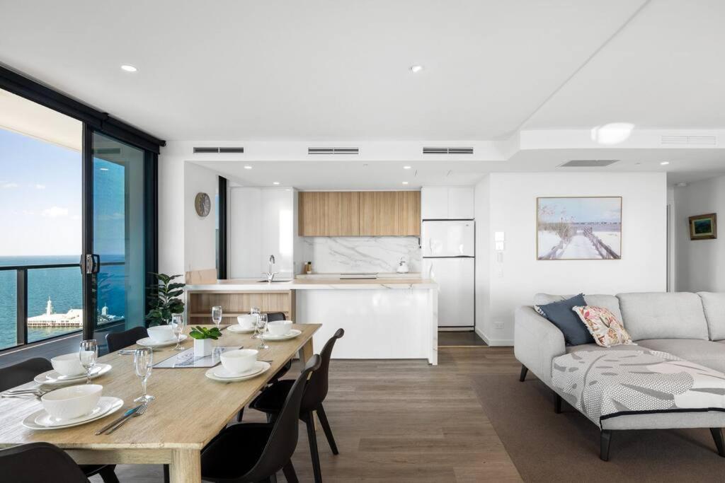 2br Penthouse With Bay Views By Short & Long Geelong
