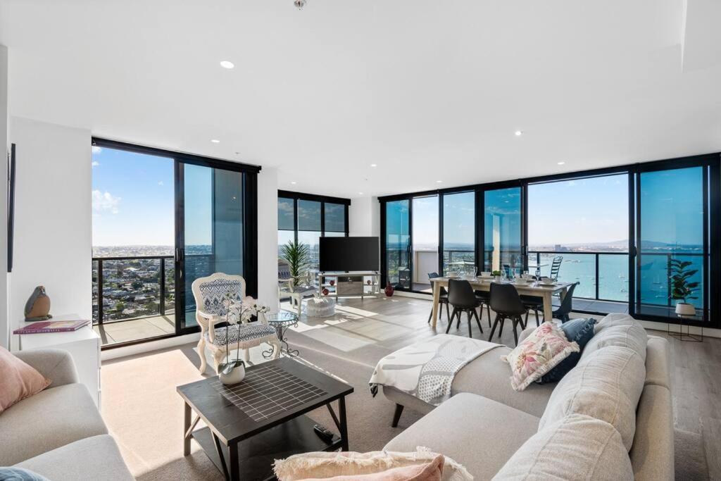 Apartment 2br Penthouse With Bay Views By Short & Long